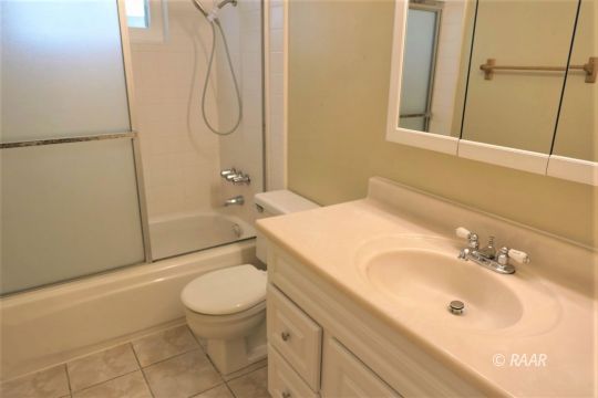 440 Debra Lane Ridgecrest, CA 93555 - Photo 24 of 32 a bathroom with a sink a toilet and shower