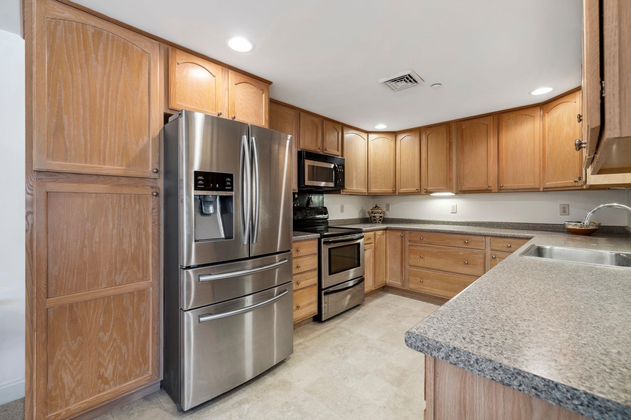 373 Lafayette Road, Unit 202 Hampton, NH 03842 - Photo 4 of 23