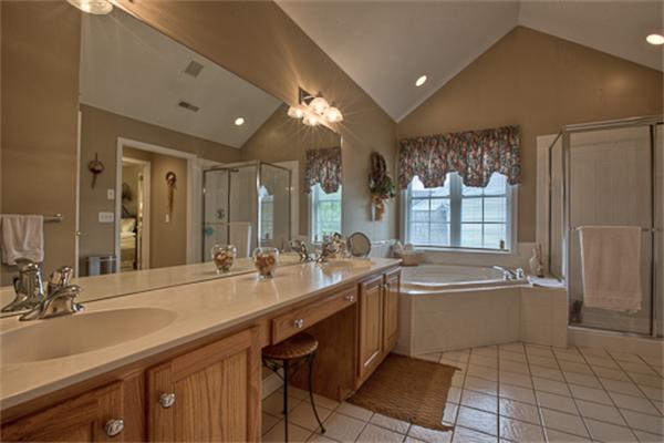 40 Amberville Road North Andover, MA 01845 - Photo 19 of 27 Gallery Image 19