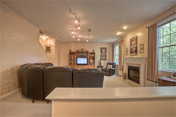 40 Amberville Road North Andover, MA 01845 - Photo 10 of 27 Gallery Image 10