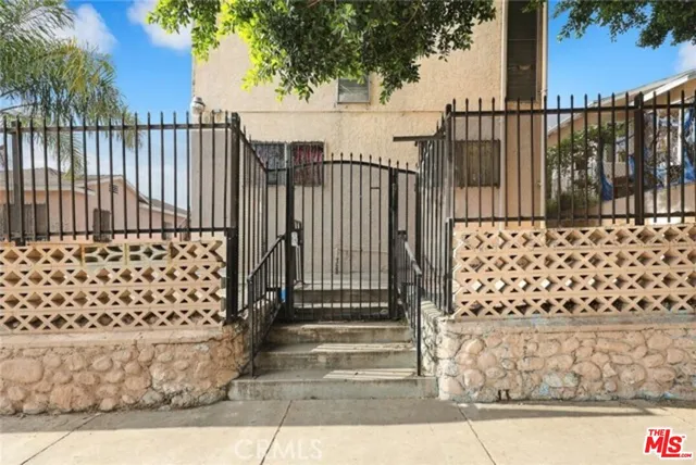 $2,150 | 959 South Soto Street, Los Angeles, CA 90023