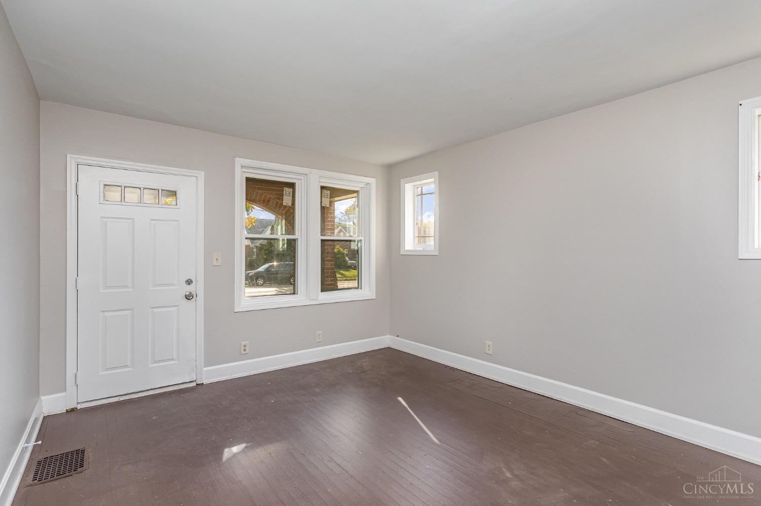 5304 Sidney Road Cincinnati, OH 45238 - Photo 2 of 15