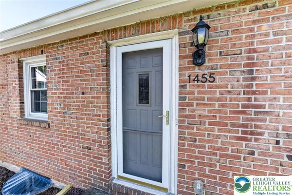 $339,000 | 1455 Wynnewood Drive, Bethlehem, PA 18017