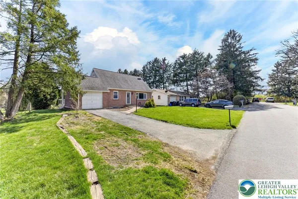 $339,000 | 1455 Wynnewood Drive, Bethlehem, PA 18017