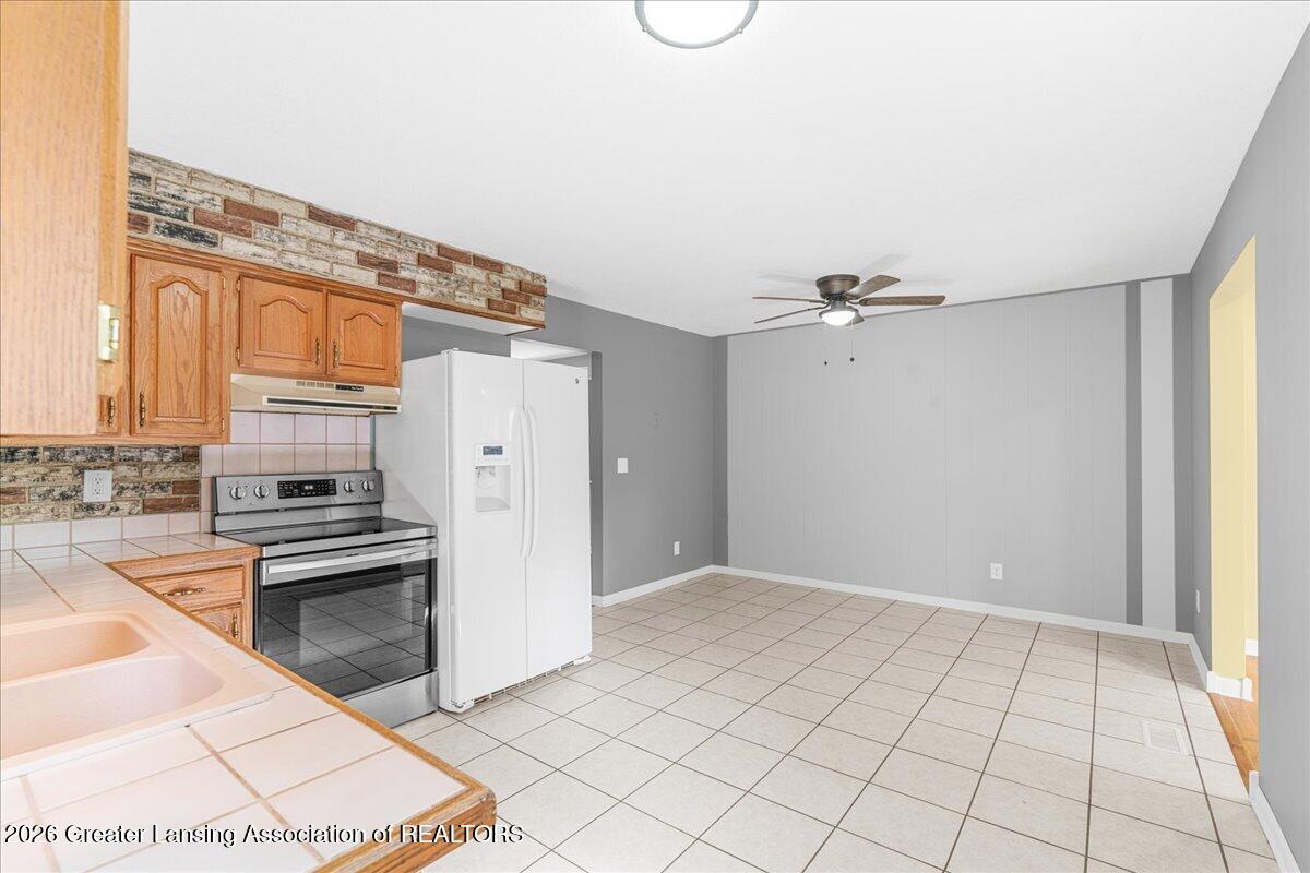 2010 Riverside Court Lansing, MI 48906 - Photo 14 of 27 12-Media Jett - 06