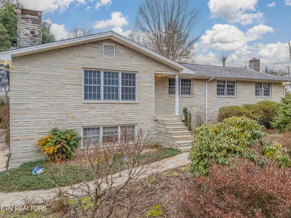 $654,000 | 2992 Knoxville Highway, Wartburg, TN 37887