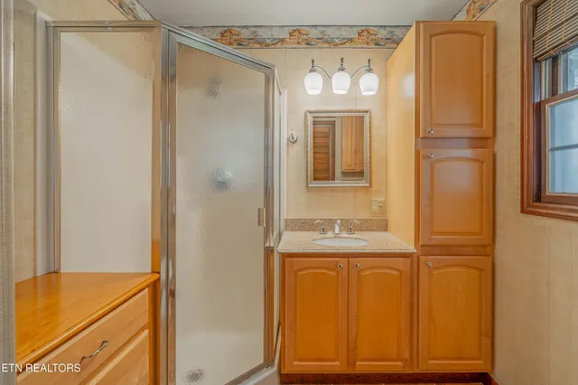 $675,000 | 2992 Knoxville Highway, Wartburg, TN 37887