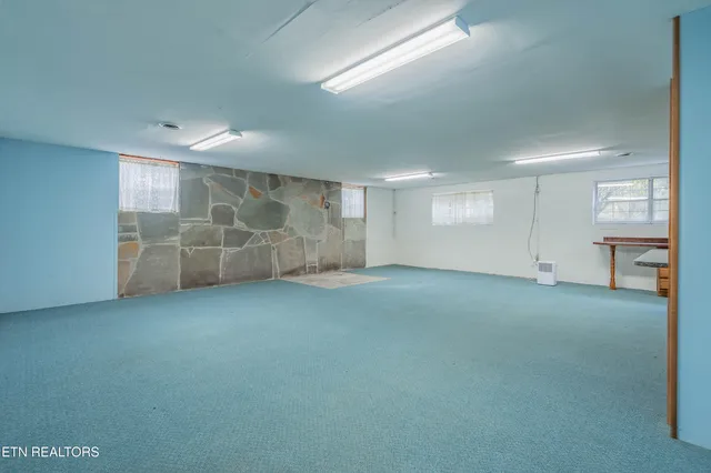 $675,000 | 2992 Knoxville Highway, Wartburg, TN 37887