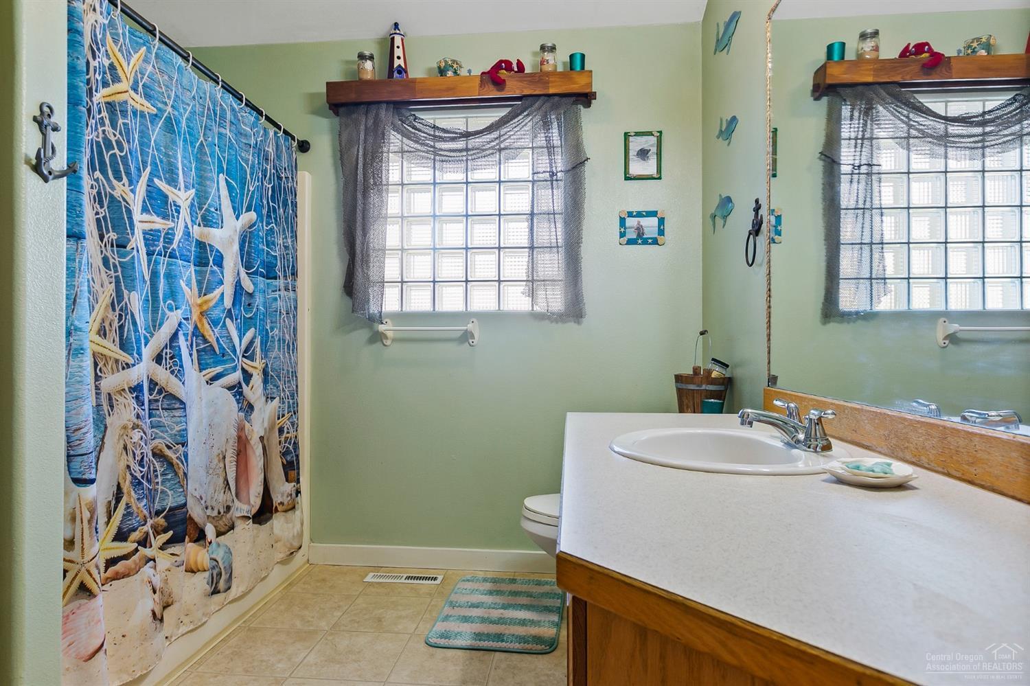 1727 Southwest 27th Street Redmond, OR 97756 - Photo 17 of 25 Gallery Image 17
