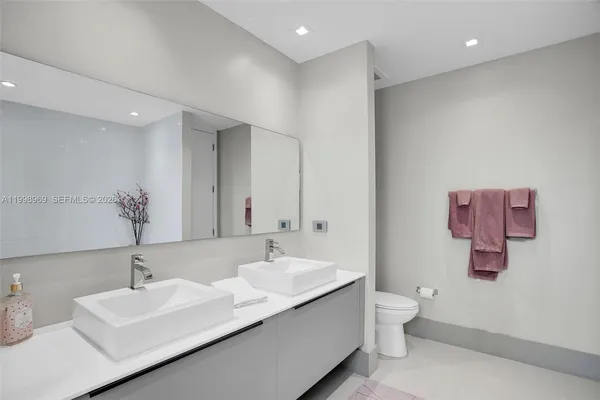 $18,000 | 3301 Northeast 1st Avenue, Unit PH2, Miami, FL 33137