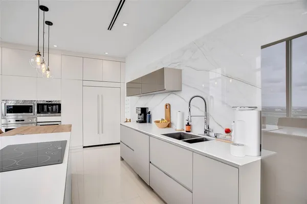 $18,000 | 3301 Northeast 1st Avenue, Unit PH2, Miami, FL 33137