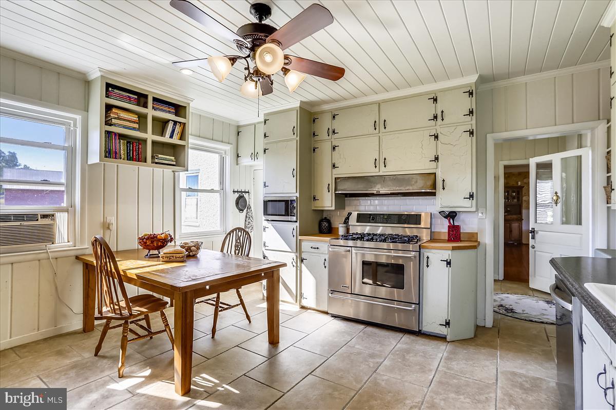 16310 Sugarland Road Boyds, MD 20841 - Photo 22 of 86 LOOK at this renovated Country Kitchen!