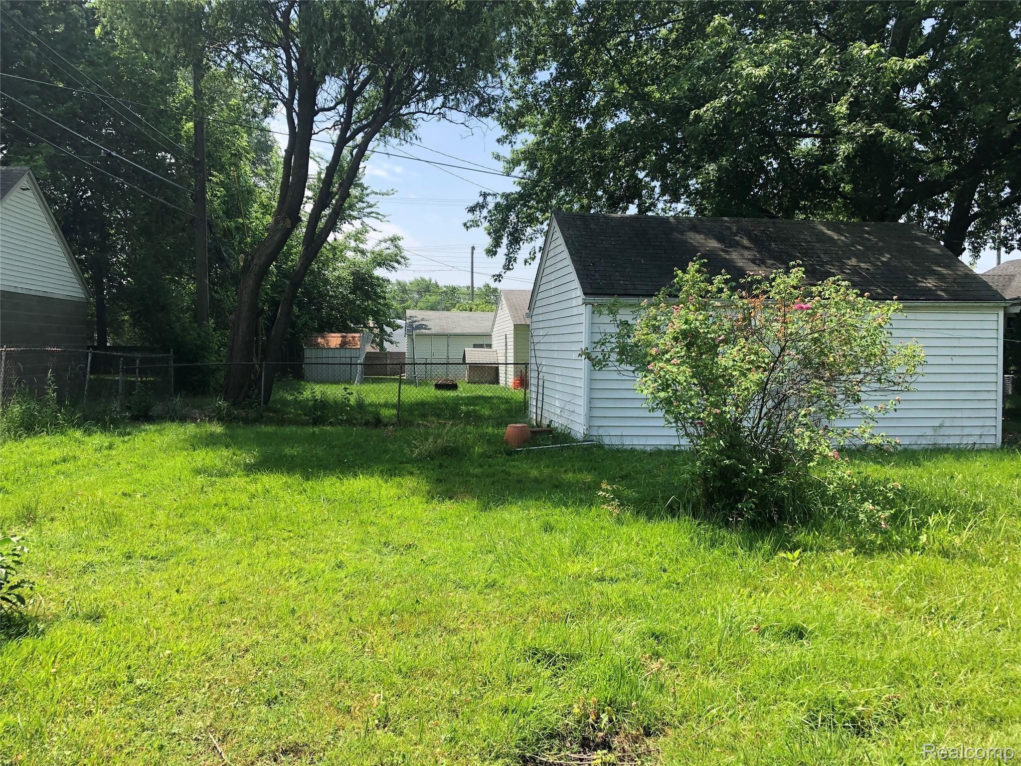 22756 Rausch Avenue Eastpointe, MI 48021 - Photo 16 of 19 IMG_6940.jpeg
