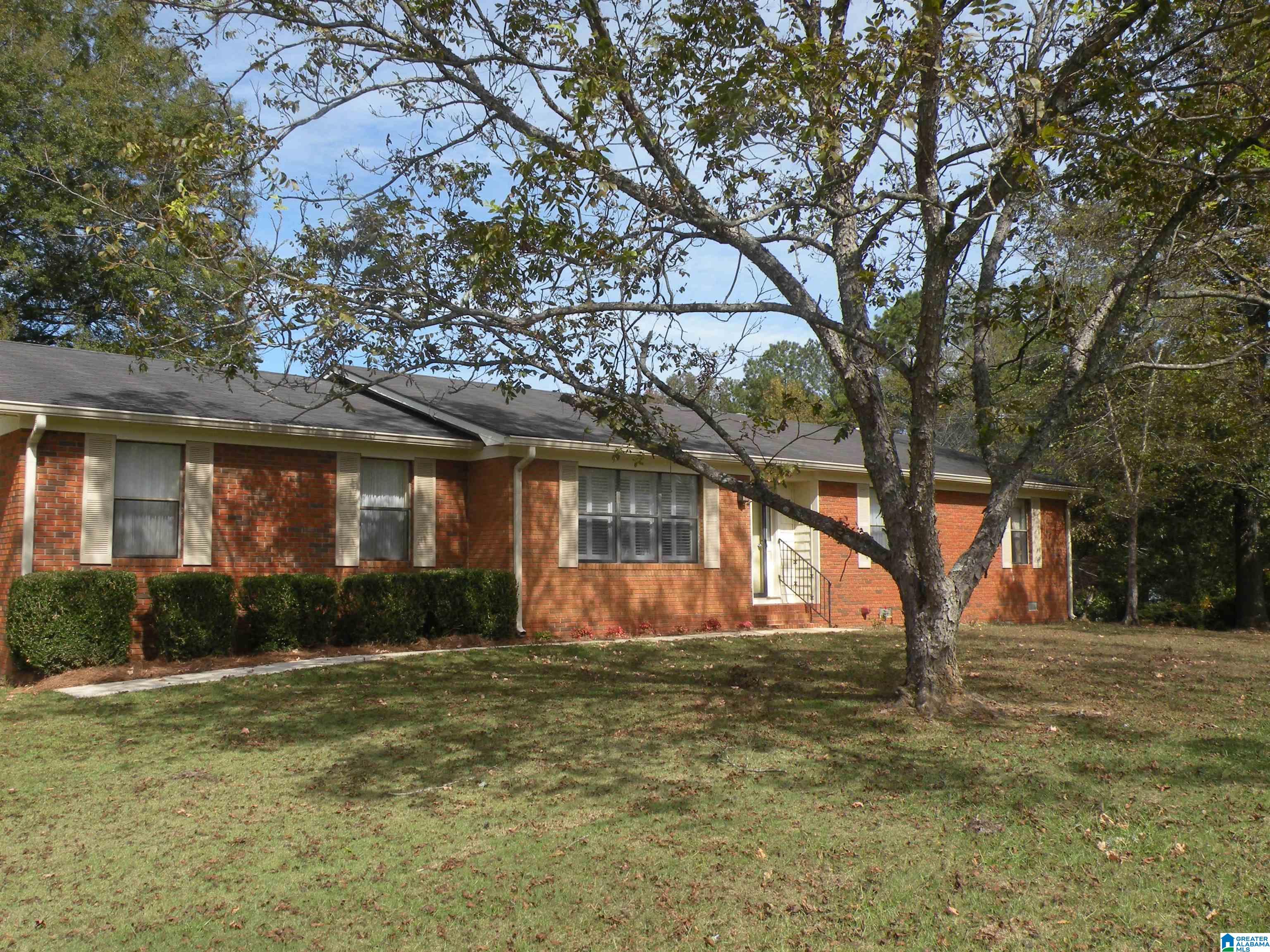 34 Forest Glen Road Sylacauga, AL 35150 - Photo 2 of 32