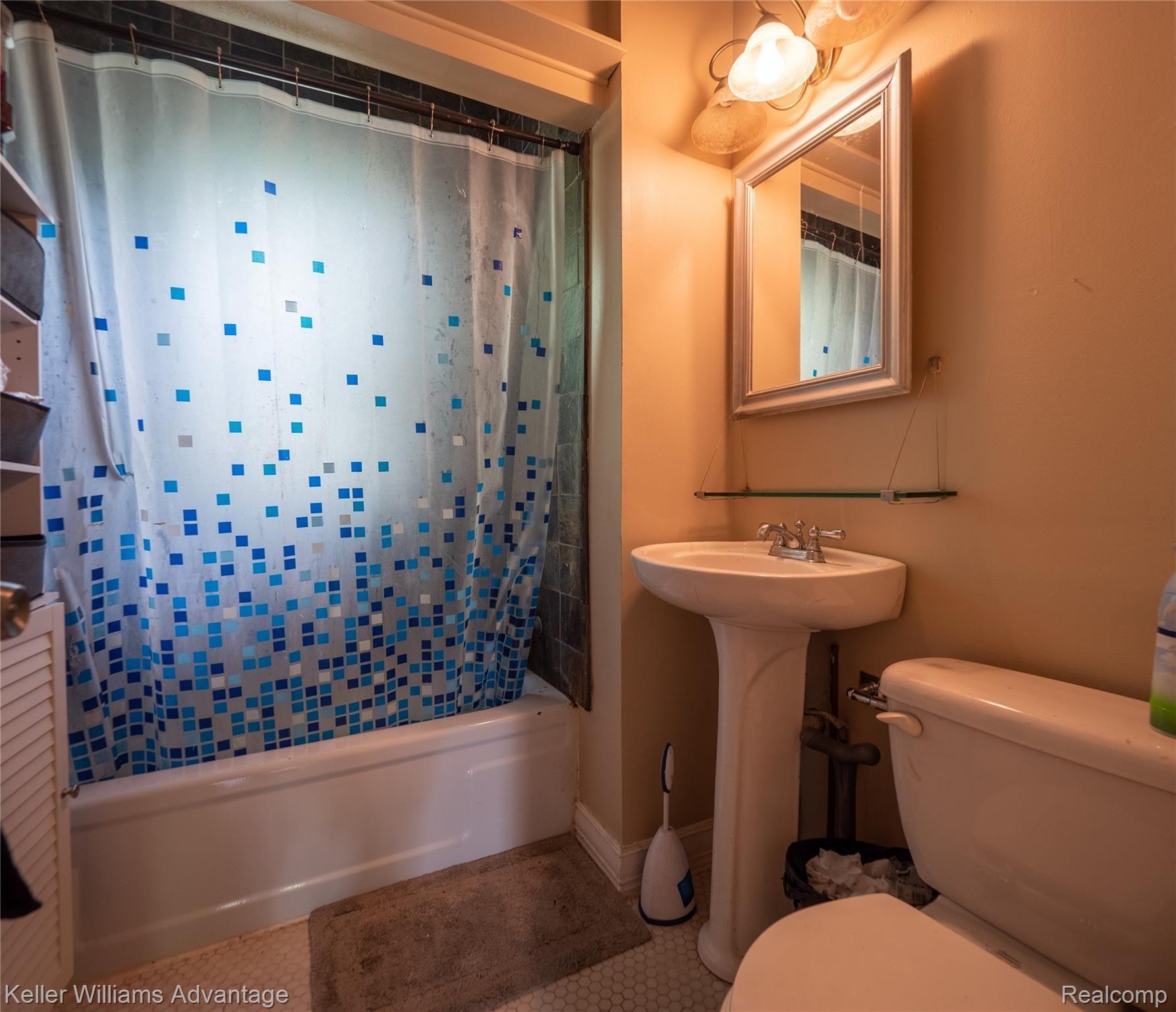 667 Stratford Road Ferndale, MI 48220 - Photo 8 of 23 P1677654-HDR.jpg