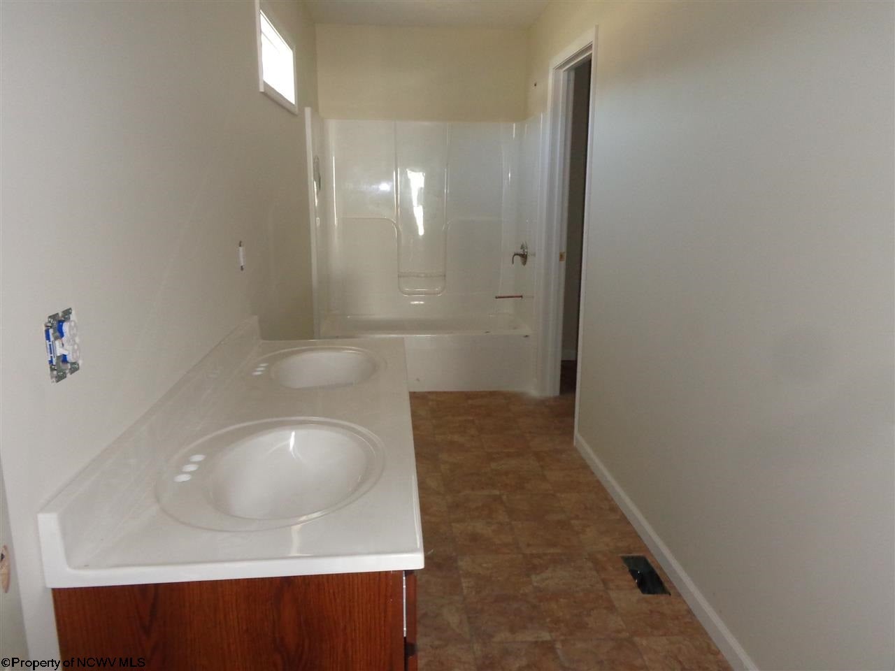 16 Preston Meadows Reedsville, WV 26547 - Photo 7 of 11 Gallery Image 7