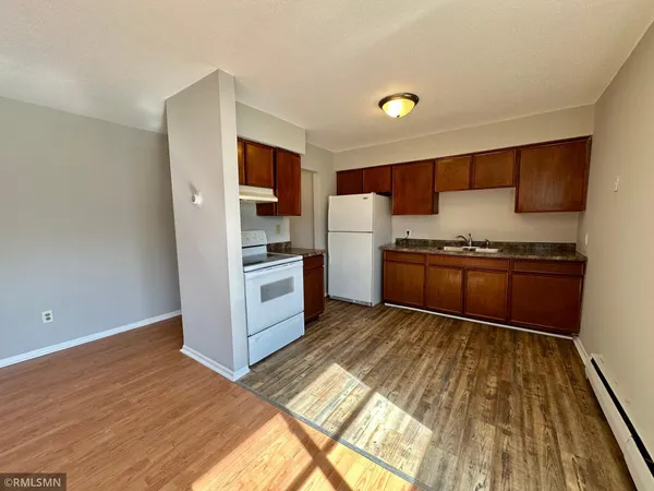 $1,339 | 1566 North Woodbridge Street, St. Paul, MN 55117