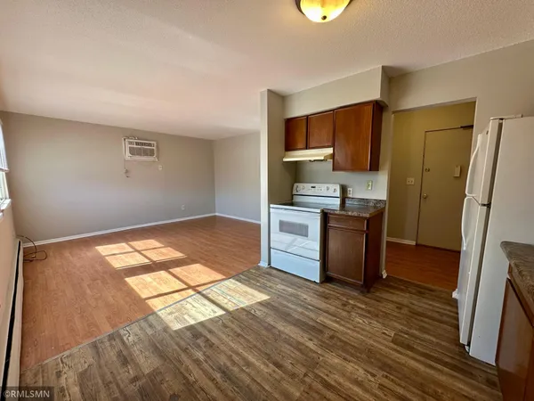 $1,339 | 1566 North Woodbridge Street, St. Paul, MN 55117