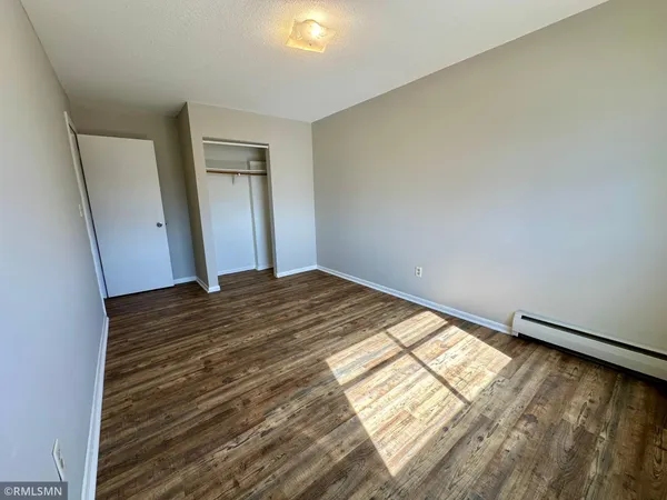 $1,339 | 1566 North Woodbridge Street, St. Paul, MN 55117