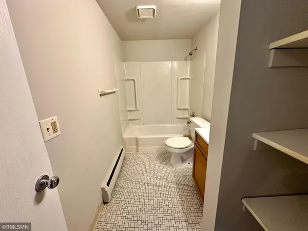 $1,339 | 1566 North Woodbridge Street, St. Paul, MN 55117