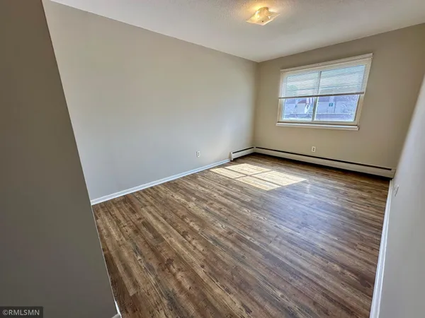 $1,339 | 1566 North Woodbridge Street, St. Paul, MN 55117