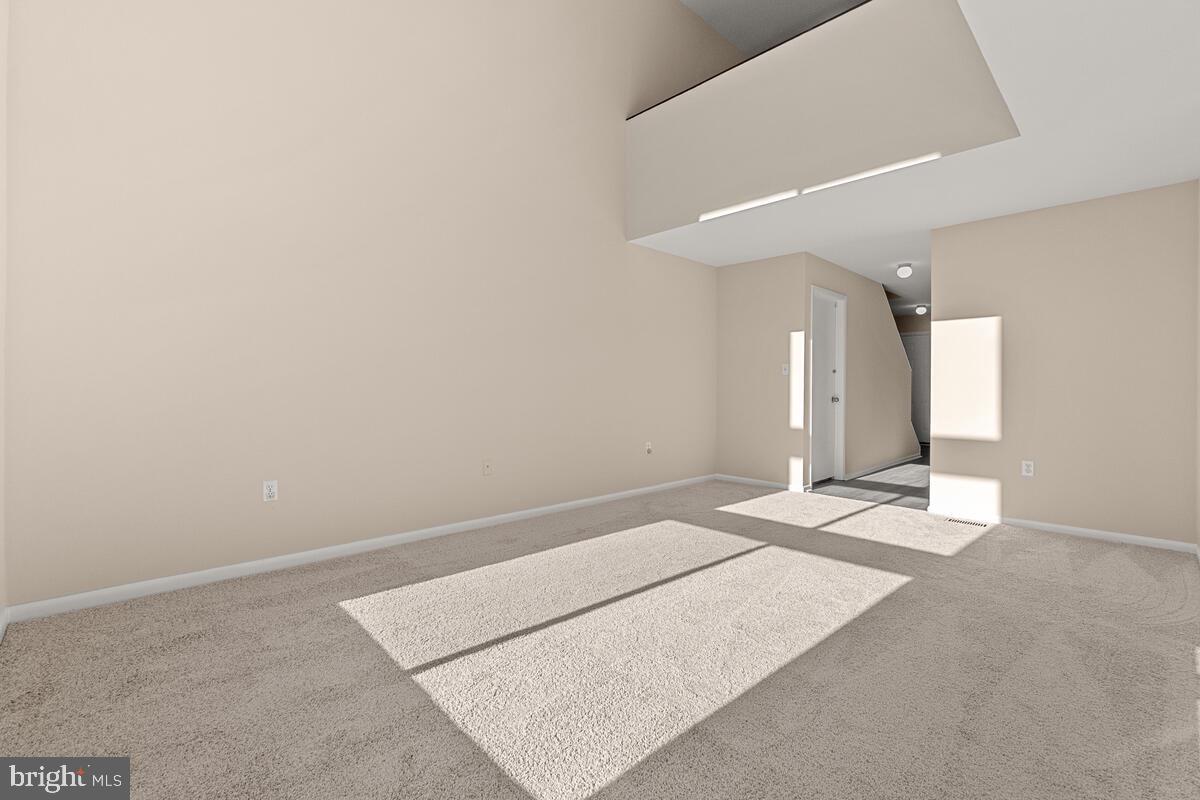 5689 Vantage Point Road Columbia, MD 21044 - Photo 15 of 41 Living room