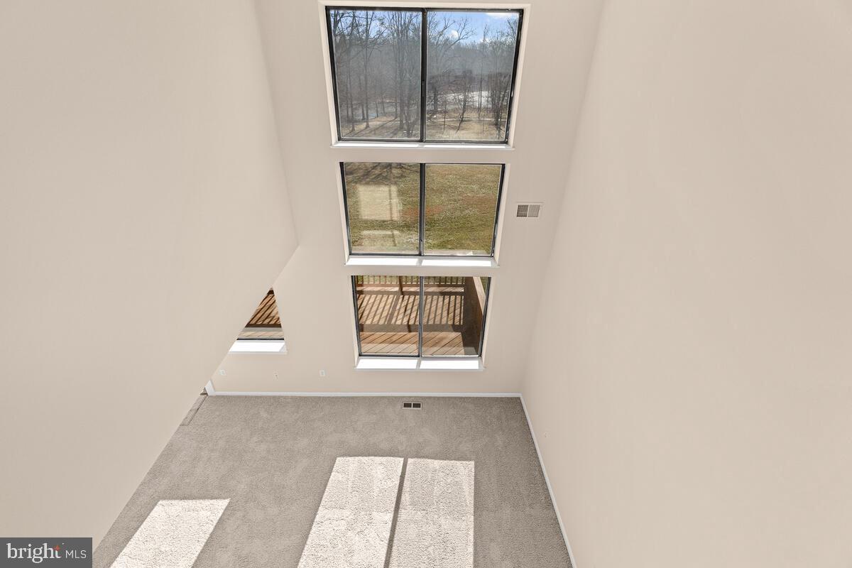 5689 Vantage Point Road Columbia, MD 21044 - Photo 18 of 41 Upper level hallway overlooking living room