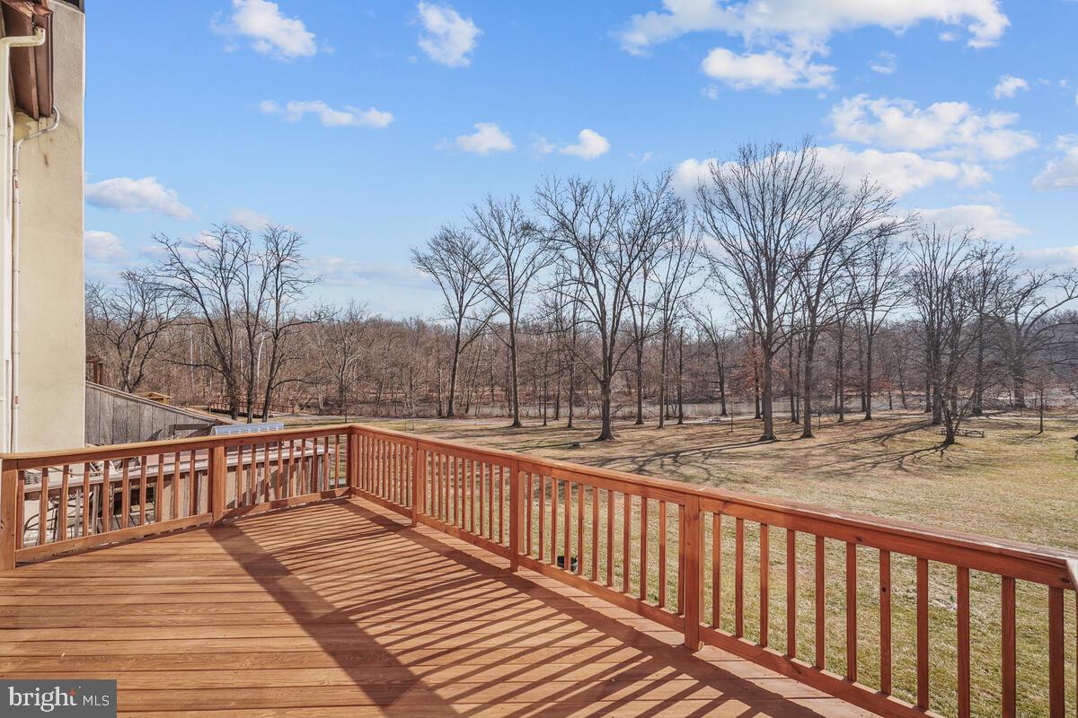 5689 Vantage Point Road Columbia, MD 21044 - Photo 32 of 41 Nice big deck, rear yard