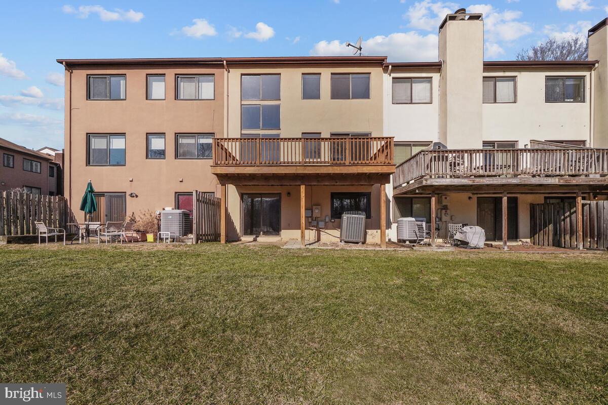 5689 Vantage Point Road Columbia, MD 21044 - Photo 33 of 41 Rear view