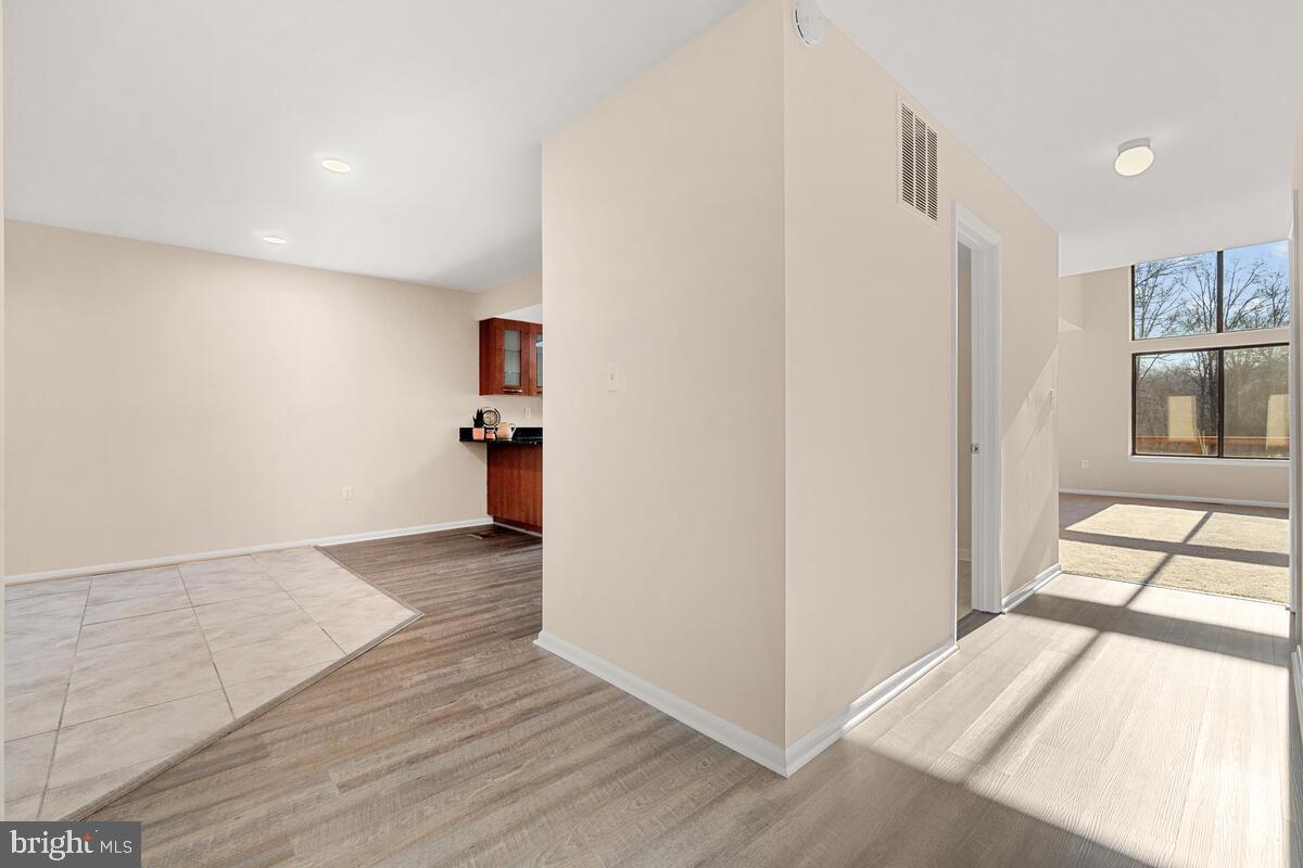 5689 Vantage Point Road Columbia, MD 21044 - Photo 4 of 41 Entrance foyer looking into home hallway