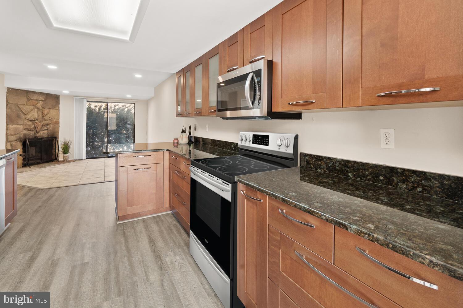 5689 Vantage Point Road Columbia, MD 21044 - Photo 7 of 41 Kitchen