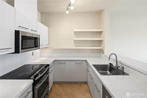 $874,995 | 700 East Denny Way, Unit PH3, Seattle, WA 98122