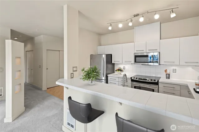 $924,950 | 700 East Denny Way, Unit PH3, Seattle, WA 98122