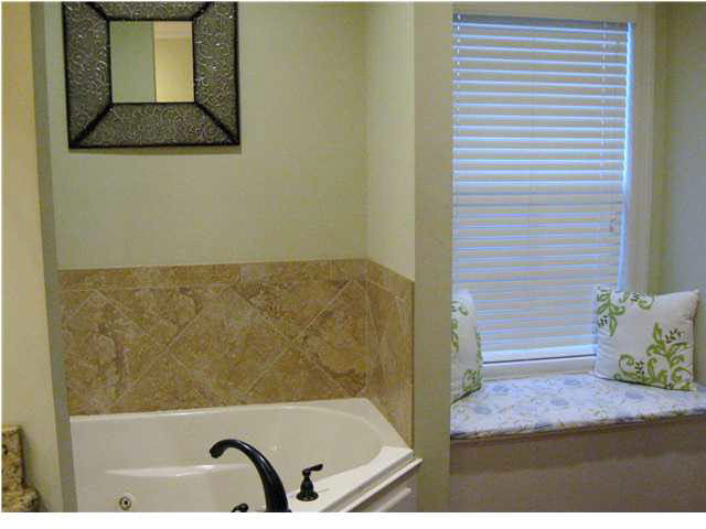 170 Sycamore Ridge Madison, MS 39110 - Photo 13 of 19 .... even includes a window seat.