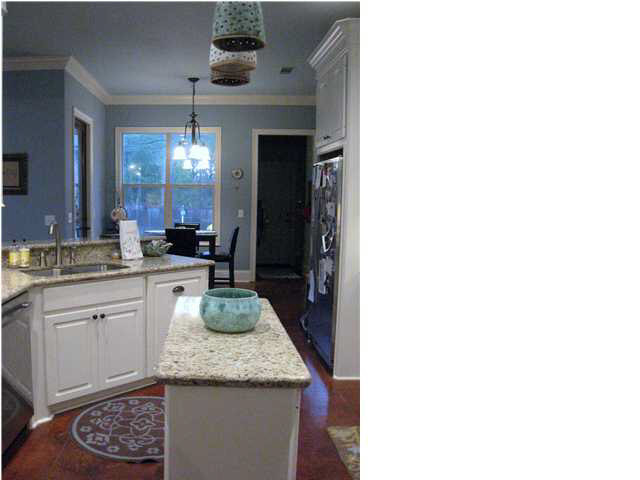 170 Sycamore Ridge Madison, MS 39110 - Photo 4 of 19 View of kitchen into breakfast room