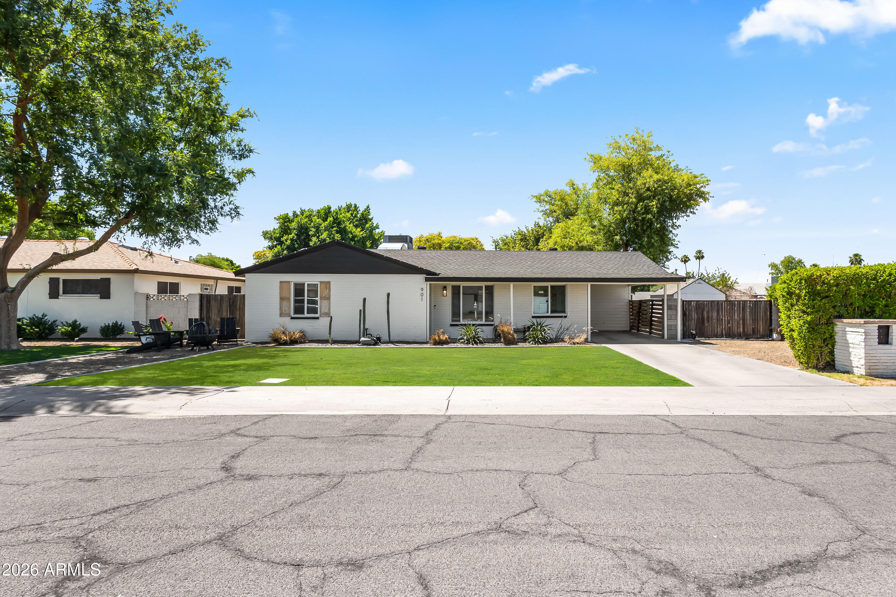 901 East Berridge Lane Phoenix, AZ 85014 - Photo 2 of 24