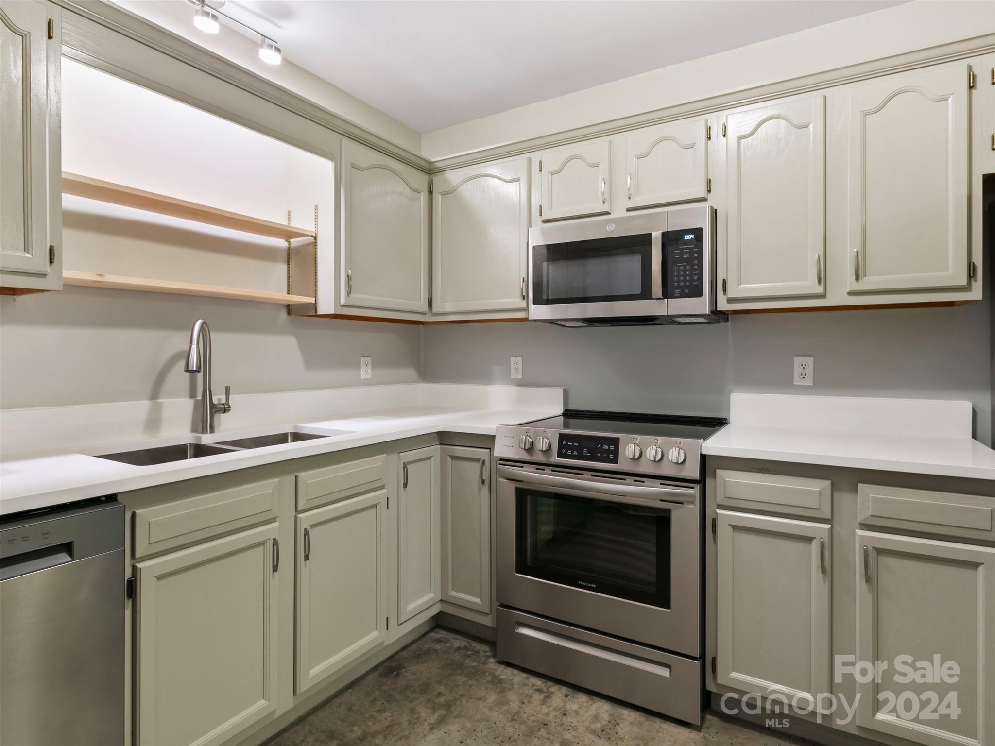 36 Queen Road, Unit D Candler, NC 28715 - Photo 11 of 22 Gallery Image 11