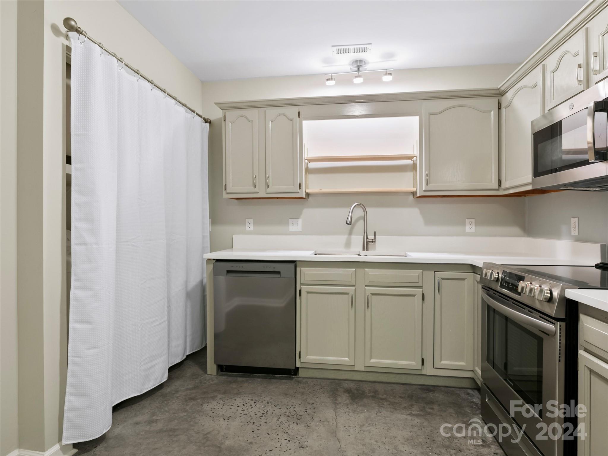 36 Queen Road, Unit D Candler, NC 28715 - Photo 13 of 22 Gallery Image 13