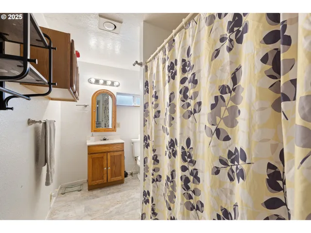 $439,000 | 2414 Brockway Road, Winston, OR 97496