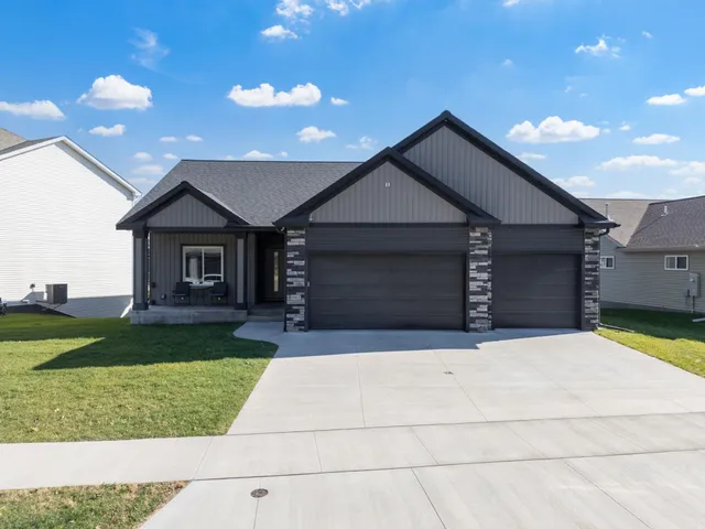 $630,000 | 1962 Hadley Hills Drive Northeast, Rochester, MN 55906
