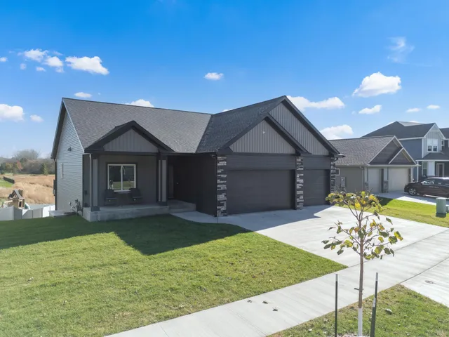 $630,000 | 1962 Hadley Hills Drive Northeast, Rochester, MN 55906