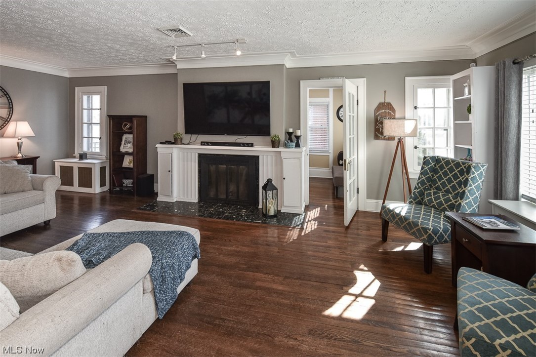 2607 Kingston Road Cleveland, OH 44118 - Photo 5 of 35