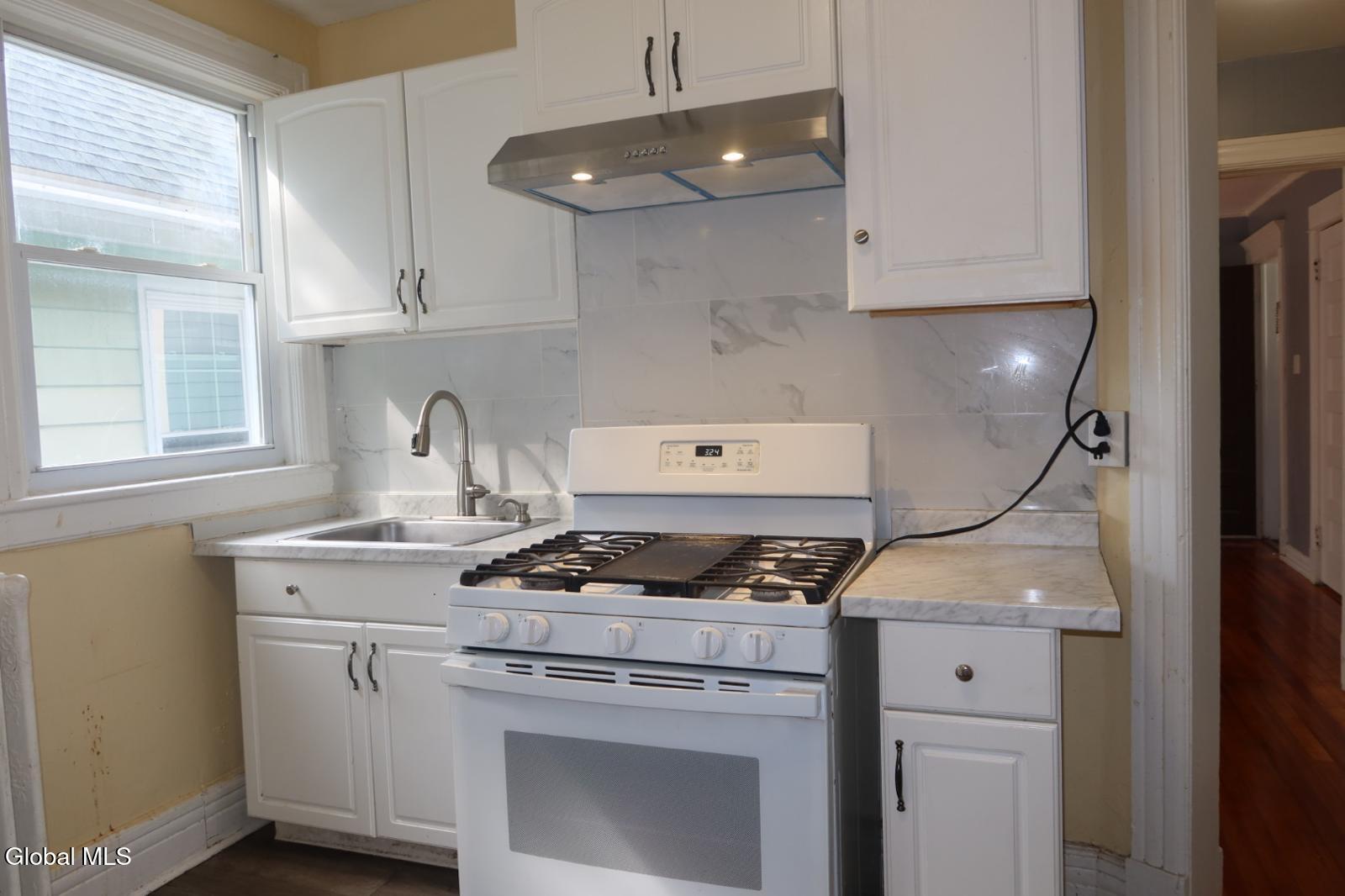 888 Lancaster Street, Unit 2 Albany, NY 12203 - Photo 11 of 17 780acbeb-9f42-44d8-916b-6512898dcbb6