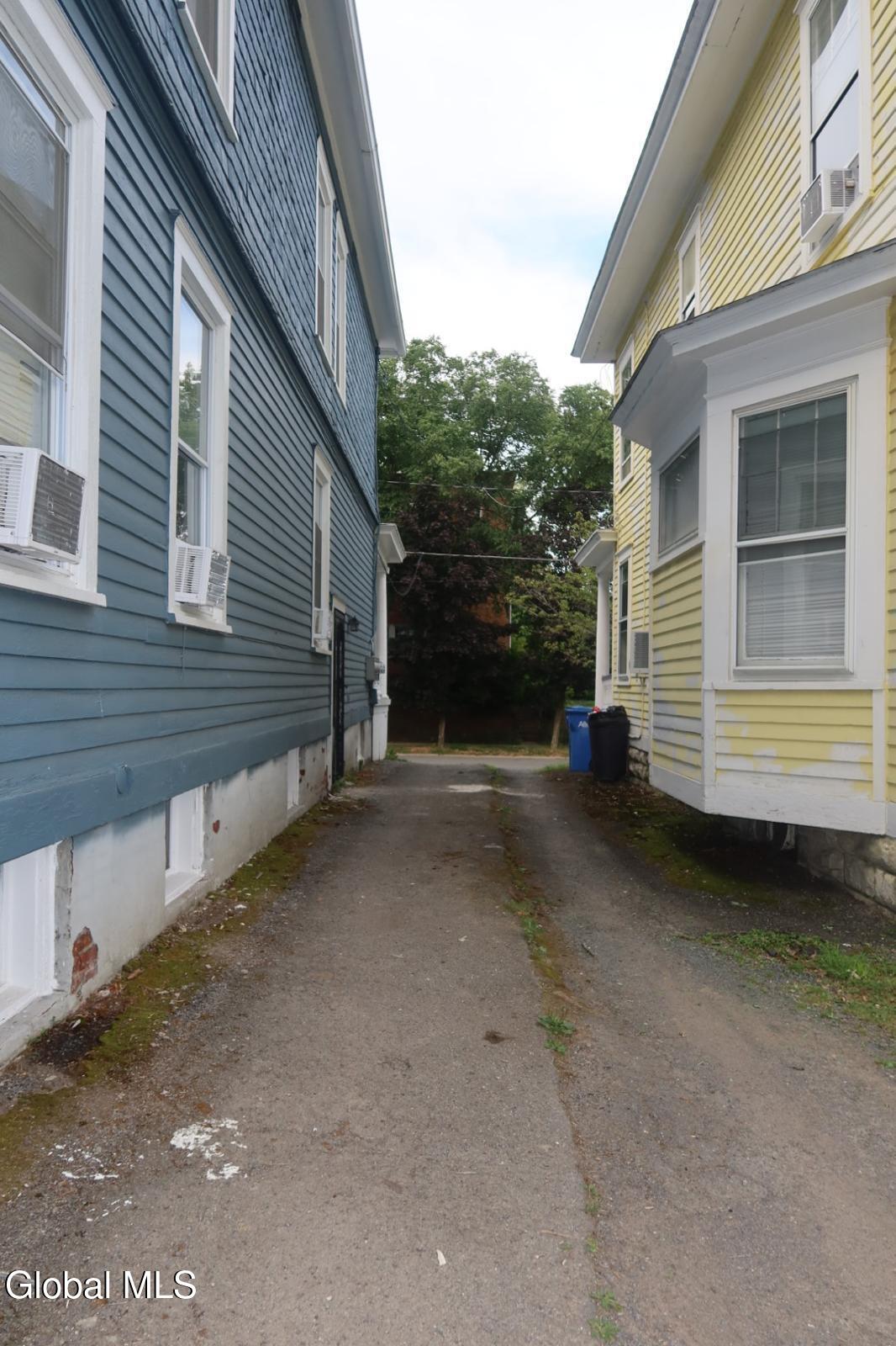 888 Lancaster Street, Unit 2 Albany, NY 12203 - Photo 3 of 17 85005230-0fa6-453a-9e52-ecc39a35578b