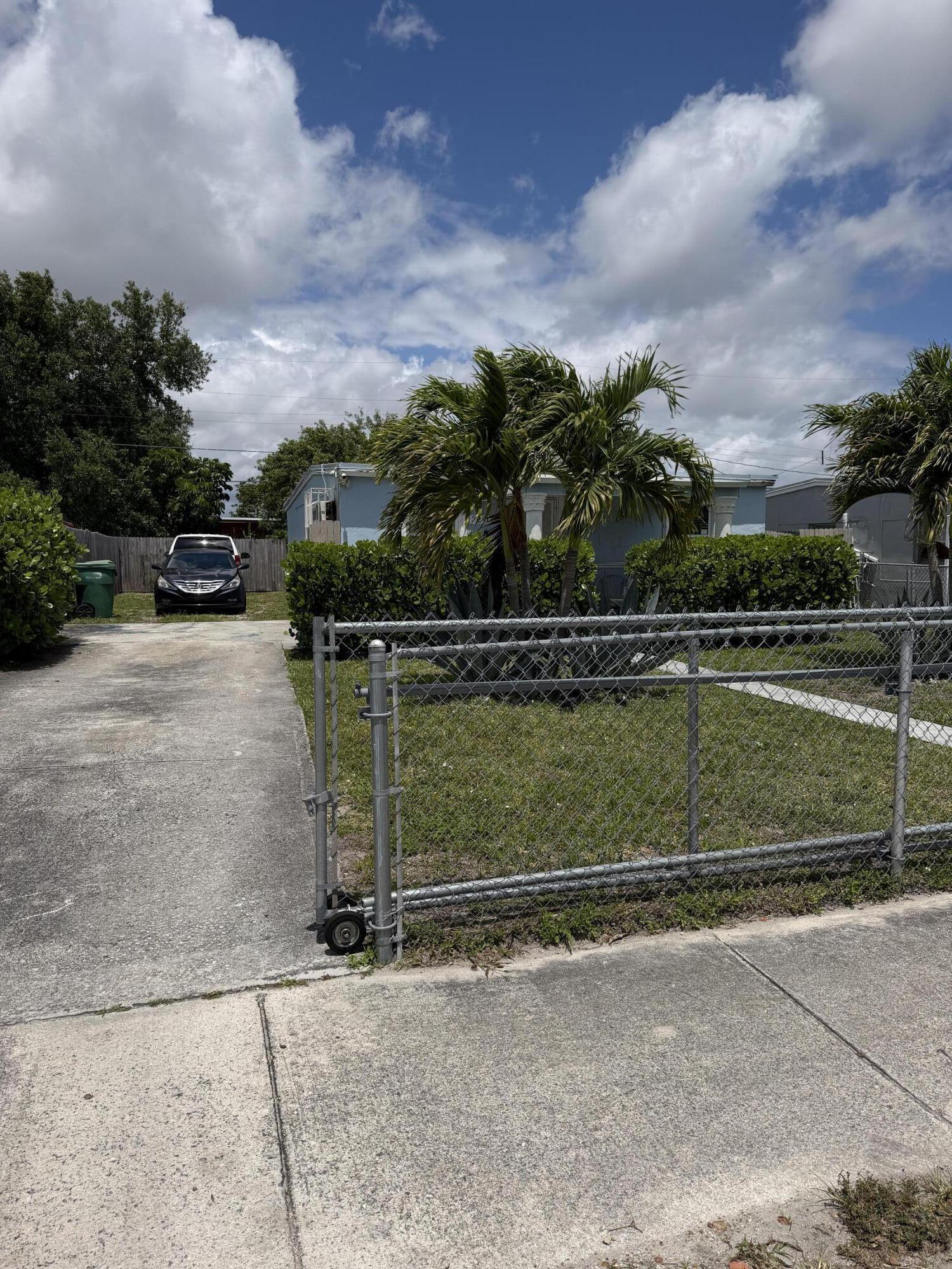 2241 Rutland Street Opa-Locka, FL 33054 - Photo 3 of 12 IMG_5118