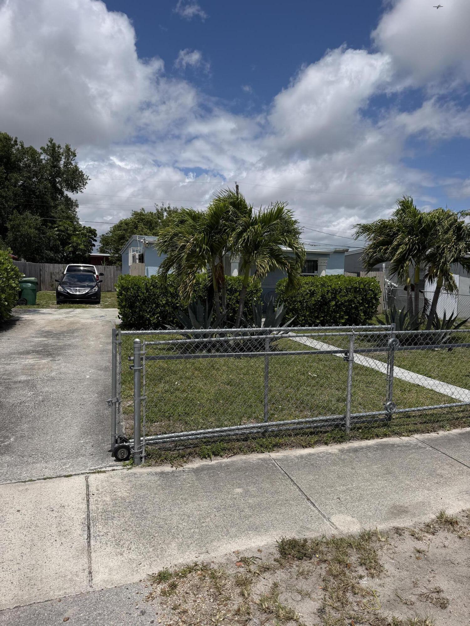 2241 Rutland Street Opa-Locka, FL 33054 - Photo 4 of 12 IMG_5119