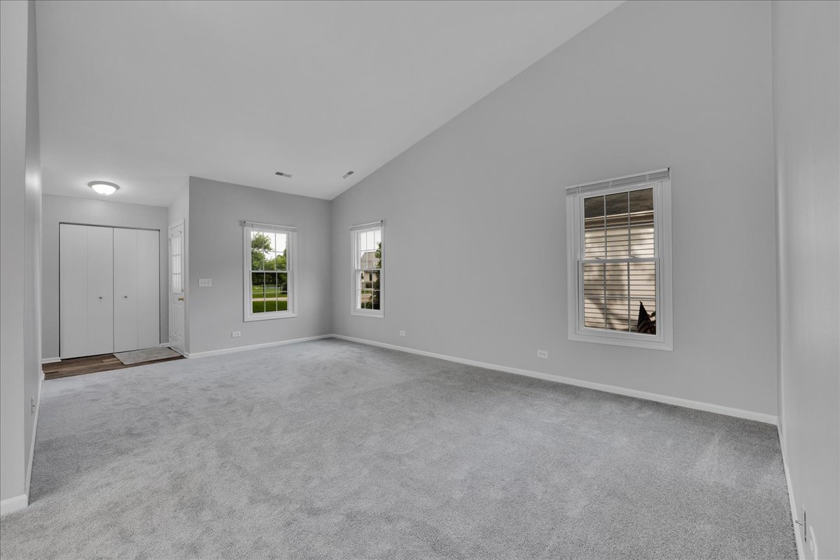 1049 Oswego Road Naperville, IL 60540 - Photo 6 of 27