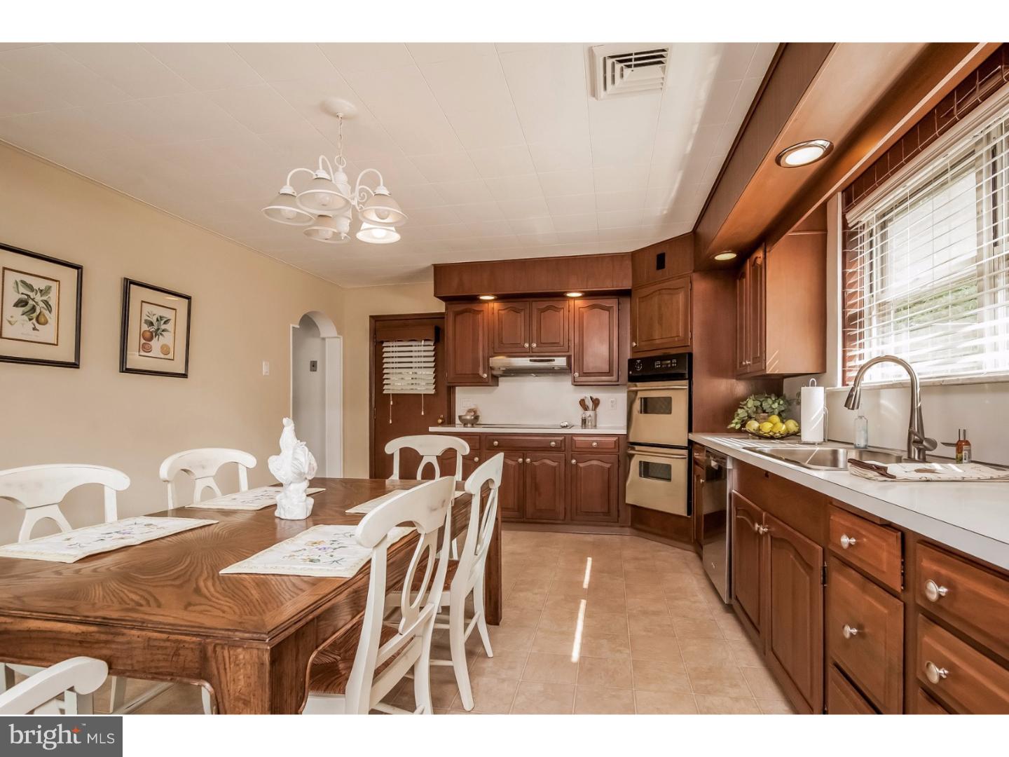 35 Glendale Road Havertown, PA 19083 - Photo 8 of 22 Gallery Image 8