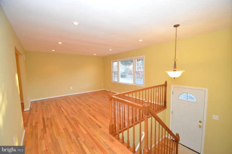 13411 Delaney Road Woodbridge, VA 22193 - Photo 12 of 30 Living Room