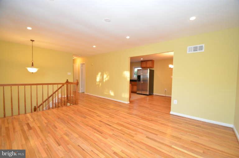 13411 Delaney Road Woodbridge, VA 22193 - Photo 13 of 30 Living Room